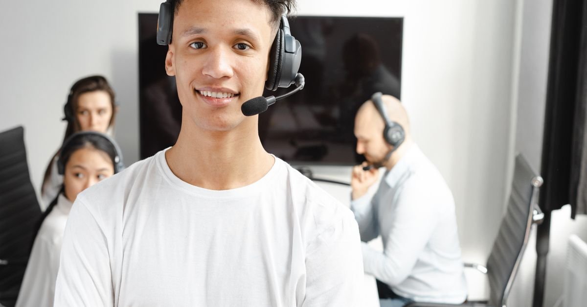 أبحاث الترجمة الصوتية بالذكاء الاصطناعي وموجة استحواذات جديدة في قطاع التوطين